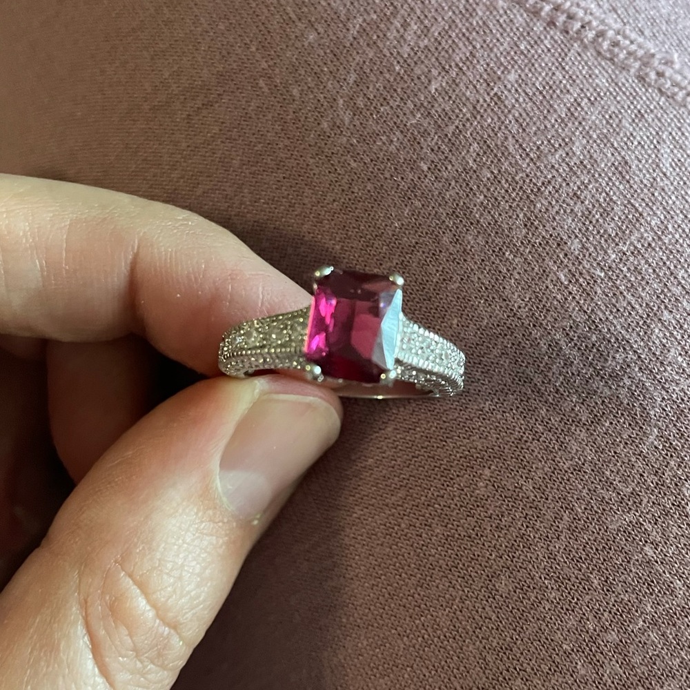 Beautiful Ruby ring (Sz 8) - Picture 3 of 8